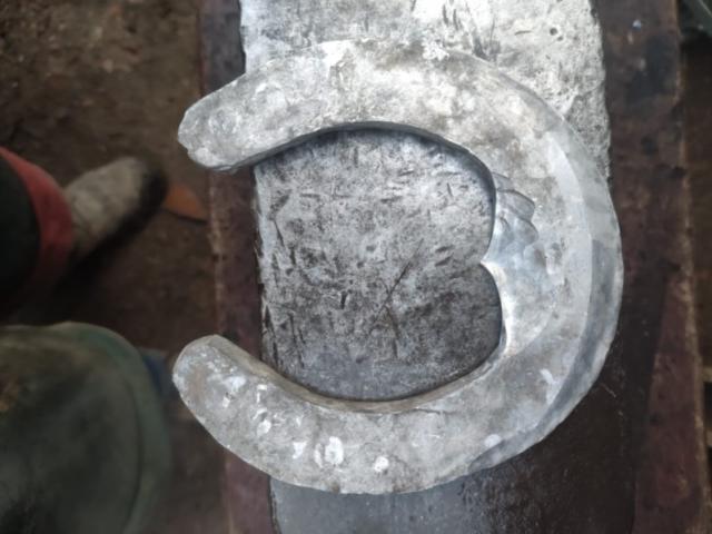 Forge d'un fer à l'envers en aluminium pour syndrome naviculaire par Marechal'Eure